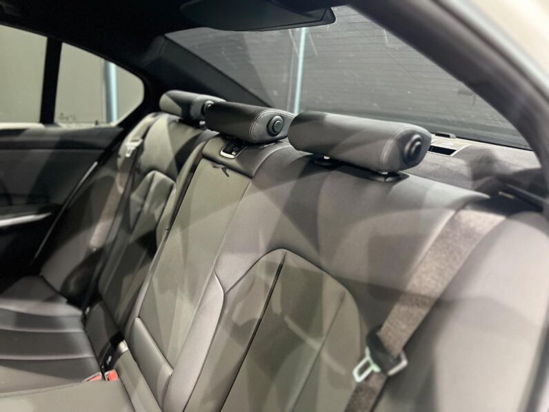 
								2021 BMW 3 Series 318i Sport Line Launch Edition full									