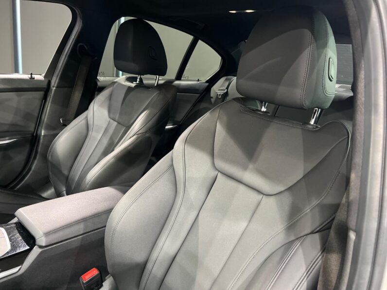 
								2021 BMW 3 Series 318i Sport Line Launch Edition full									