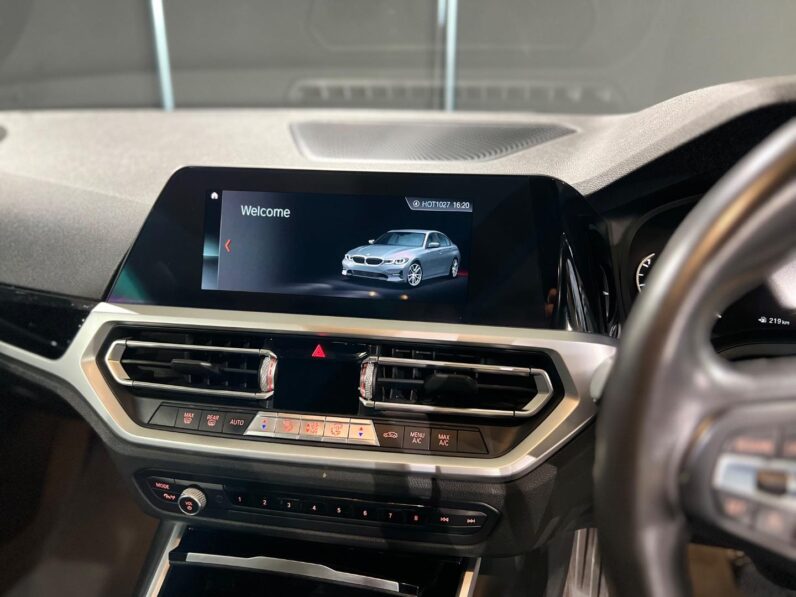 
								2021 BMW 3 Series 318i Sport Line Launch Edition full									