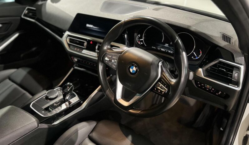 
								2021 BMW 3 Series 318i Sport Line Launch Edition full									