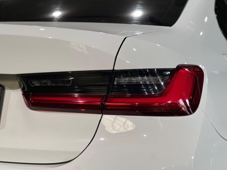 
								2021 BMW 3 Series 318i Sport Line Launch Edition full									