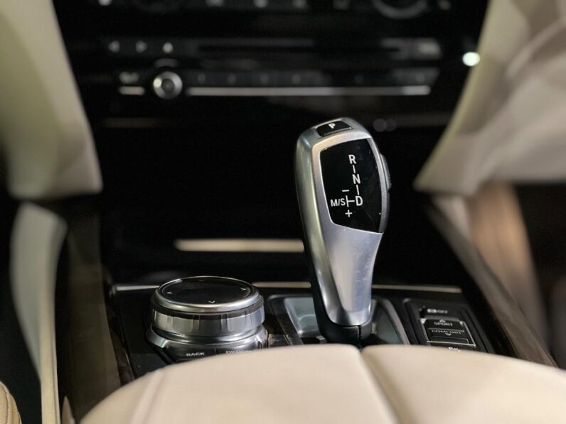 
								2021 BMW X5 xDrive50i Exterior Design Pure Excellence full									