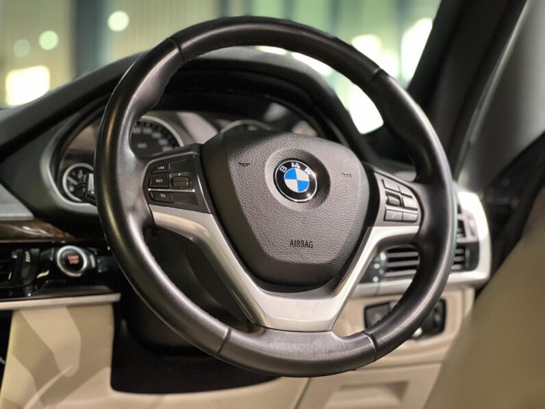 
								2021 BMW X5 xDrive50i Exterior Design Pure Excellence full									