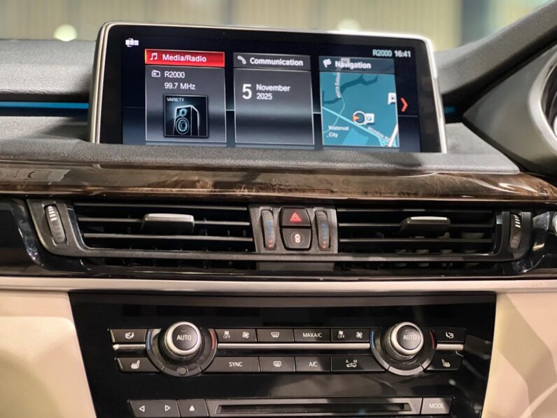 
								2021 BMW X5 xDrive50i Exterior Design Pure Excellence full									
