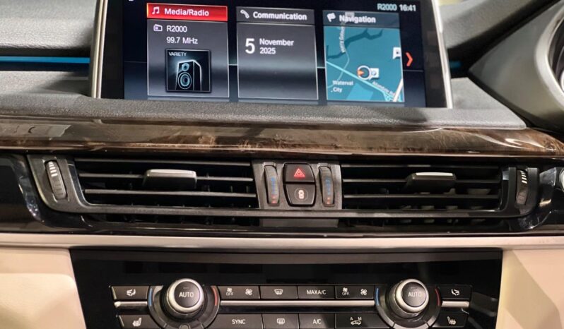 
								2021 BMW X5 xDrive50i Exterior Design Pure Excellence full									