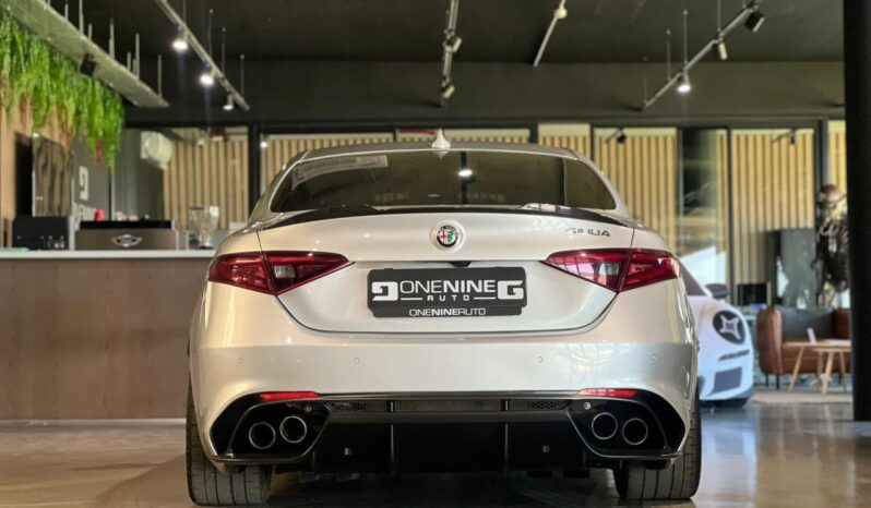 
								2017 Alfa Romeo Giulia Quadrifoglio full									