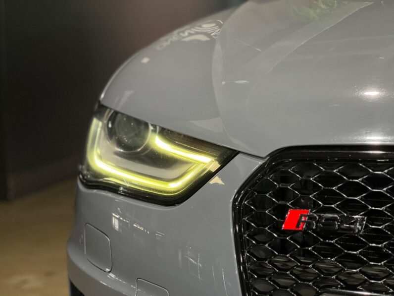
								2013 Audi RS4 Avant Quattro full									
