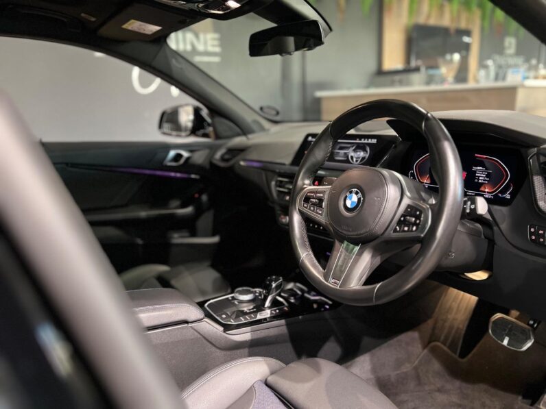 
								2023 BMW 1 Series 118i M Sport full									
