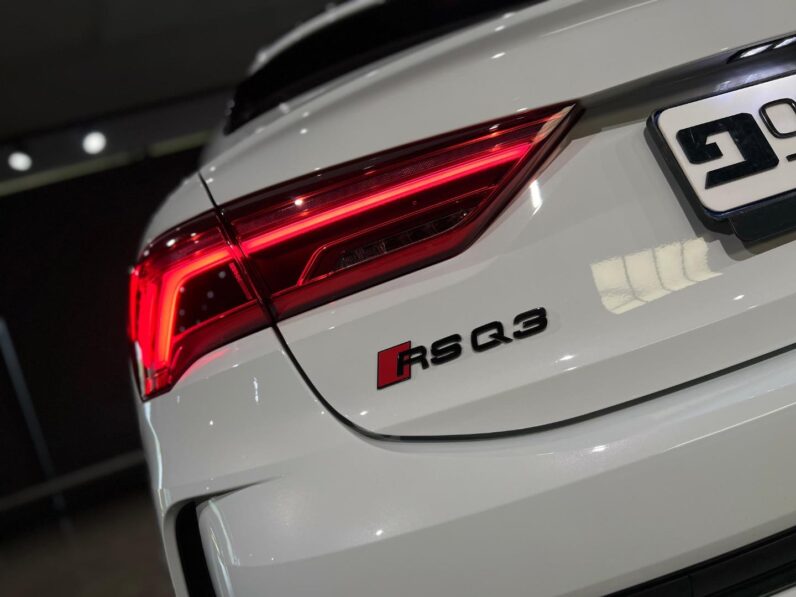 
								2021 Audi RSQ3 Sportback Quattro full									