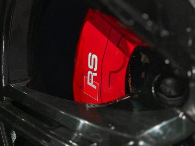 
								2022 Audi RS6 Quattro full									