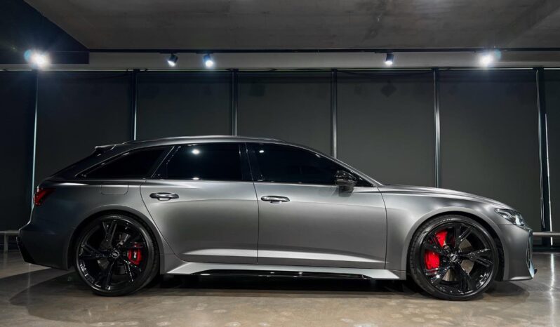 
								2022 Audi RS6 Quattro full									