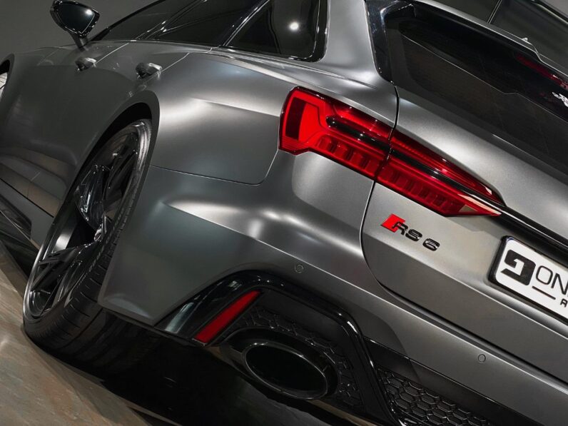 
								2022 Audi RS6 Quattro full									
