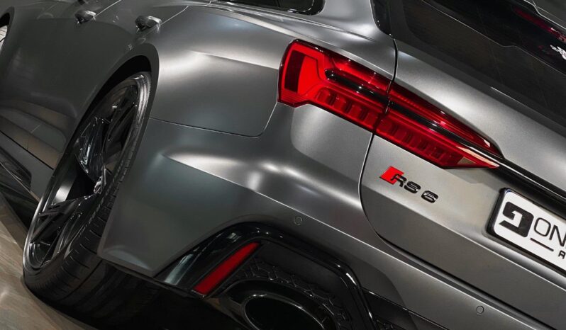 
								2022 Audi RS6 Quattro full									