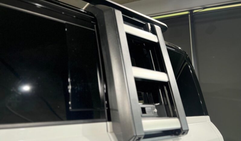 
								2025 Land Rover Defender 130 D350 X-Dynamic HSE full									