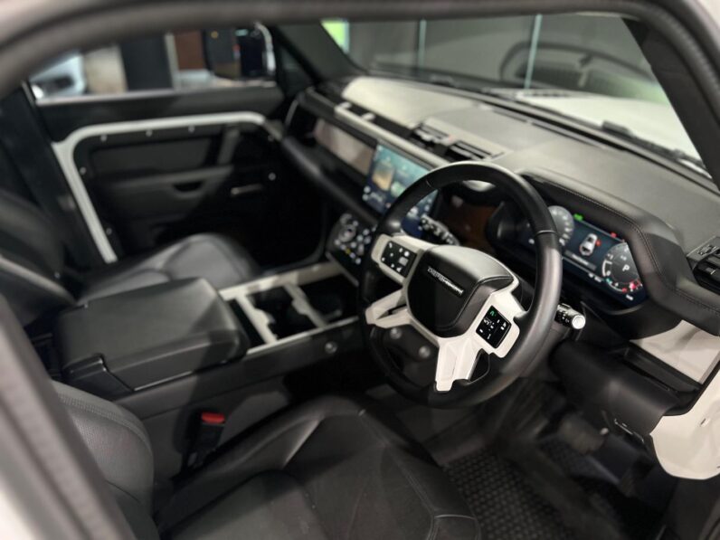 
								2025 Land Rover Defender 130 D350 X-Dynamic HSE full									