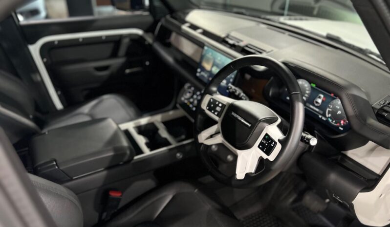 
								2025 Land Rover Defender 130 D350 X-Dynamic HSE full									