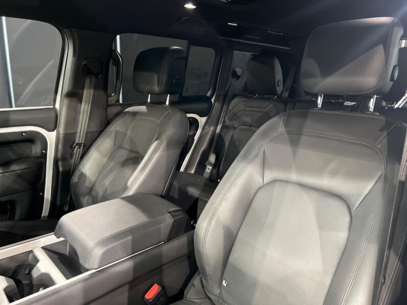 
								2025 Land Rover Defender 130 D350 X-Dynamic HSE full									