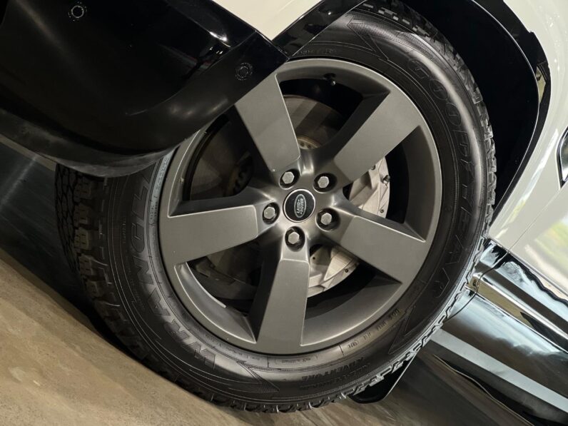 
								2025 Land Rover Defender 130 D350 X-Dynamic HSE full									