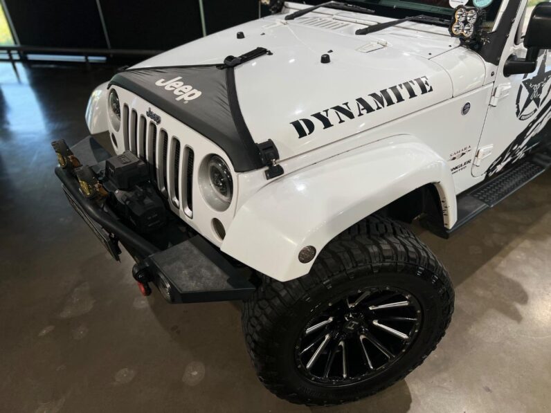 
								2017 Jeep Wrangler Unlimited 3.6L Sahara full									