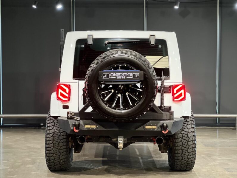 
								2017 Jeep Wrangler Unlimited 3.6L Sahara full									