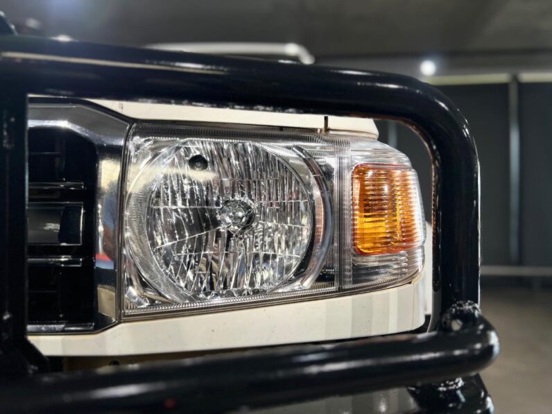
								2015 Toyota Land Cruiser 79 4.5D-4D LX V8 Double Cab full									