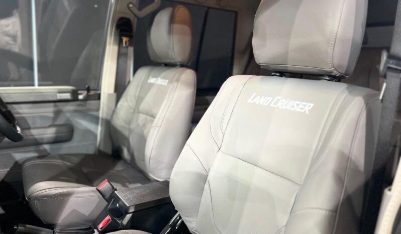 
								2026 Toyota Land Cruiser 76 2.8GD-6 Station Wagon VX full									