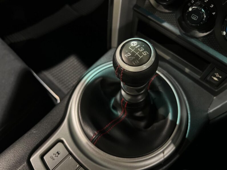 
								2012 Toyota 86 2.0 standard full									